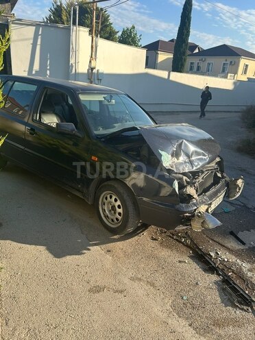 Volkswagen Golf-1