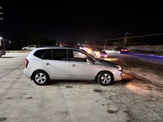 Kia Carens-5
