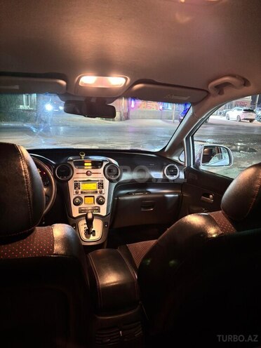 Kia Carens-7