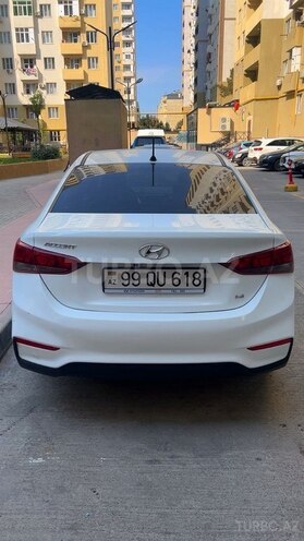 Hyundai Accent-2