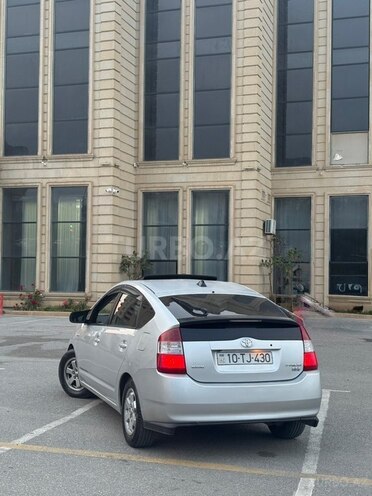 Toyota Prius-4