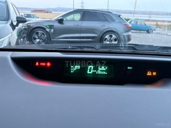 Toyota Prius-8