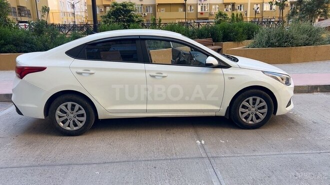 Hyundai Accent-4