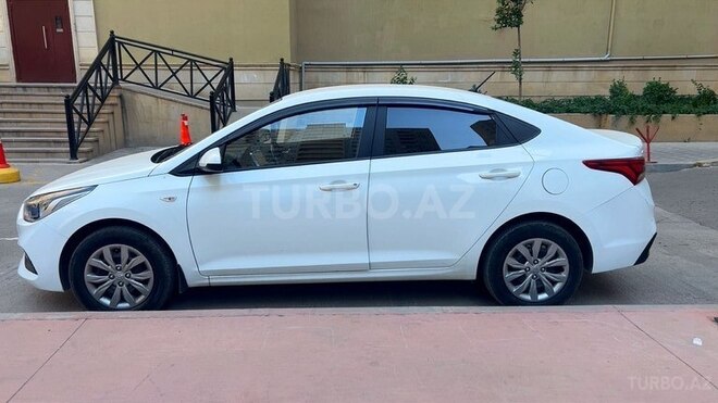 Hyundai Accent-3