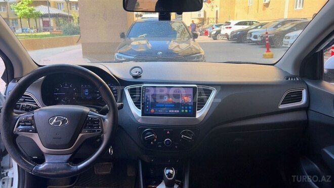 Hyundai Accent-6