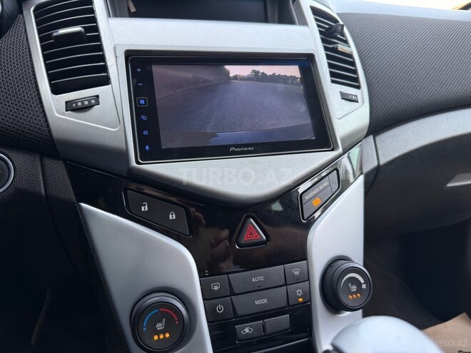 Chevrolet Cruze-13