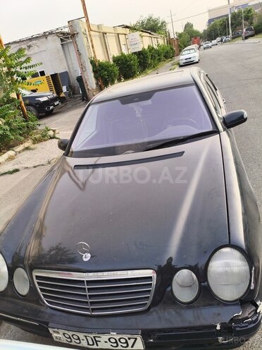 Mercedes E 320-1
