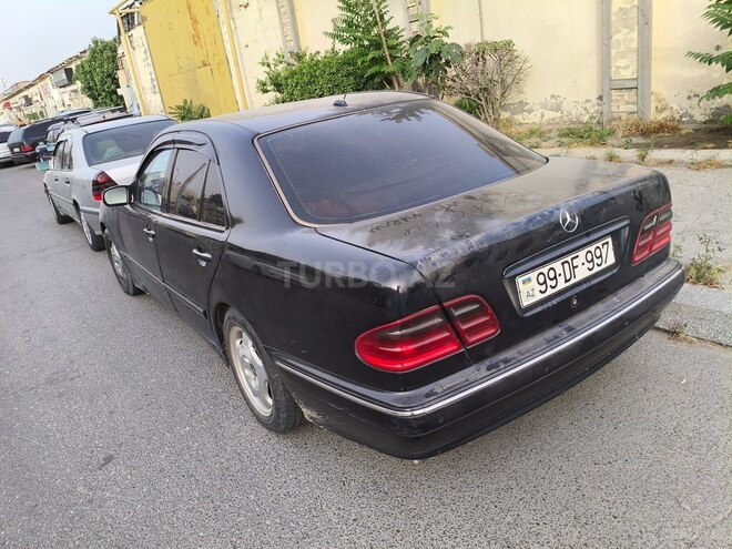 Mercedes E 320-4