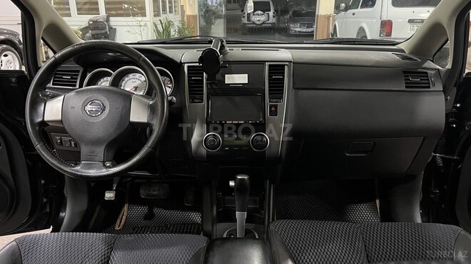Nissan Tiida-13