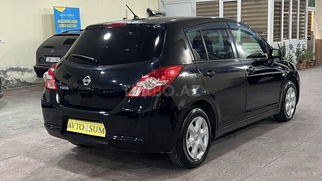 Nissan Tiida-12