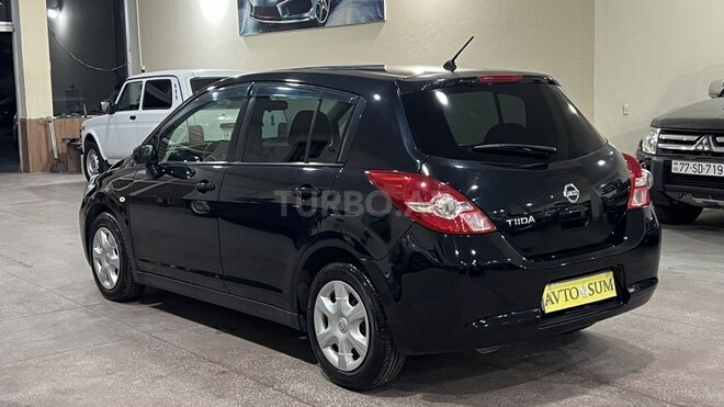 Nissan Tiida-11