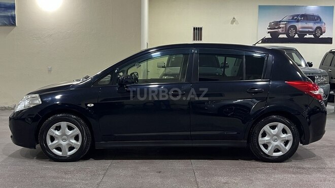 Nissan Tiida-5