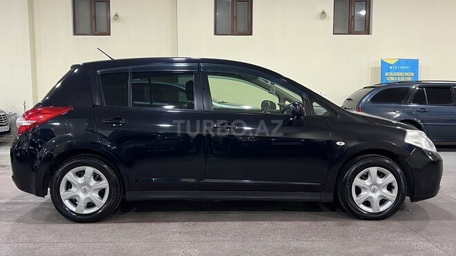 Nissan Tiida-4