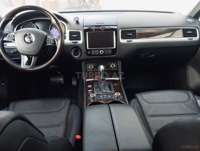 Volkswagen Touareg-3