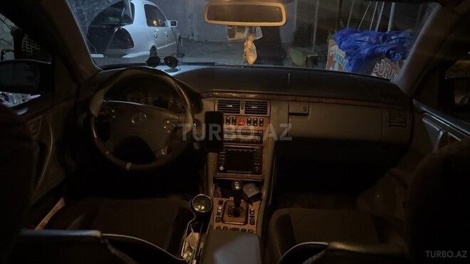 Mercedes E 320-5