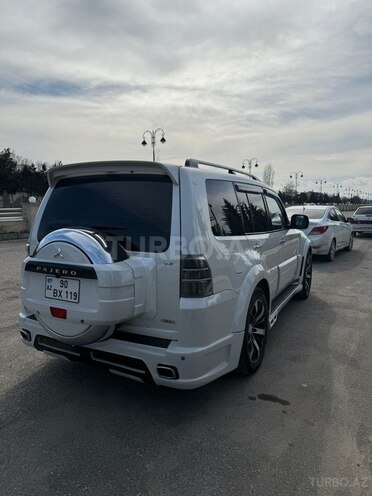 Mitsubishi Pajero-7