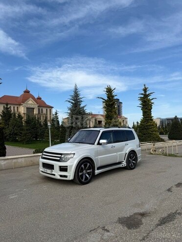 Mitsubishi Pajero-4