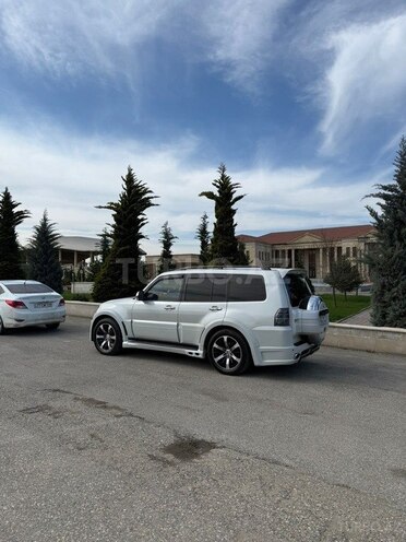 Mitsubishi Pajero-6