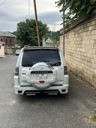 Mitsubishi Pajero-10