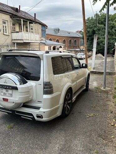 Mitsubishi Pajero-9