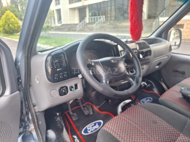 Ford Transit-9