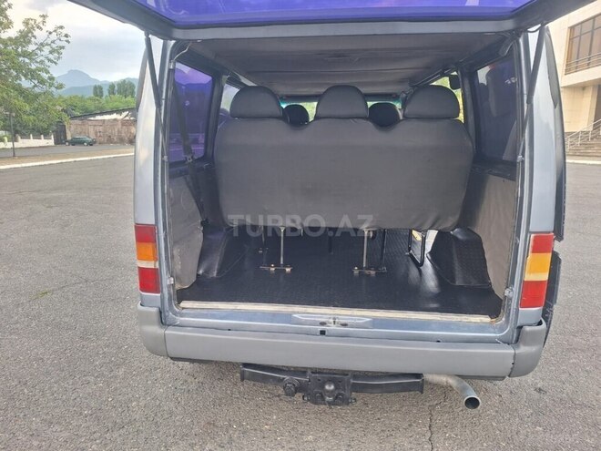 Ford Transit-10
