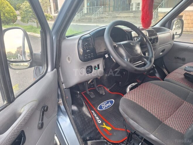 Ford Transit-8