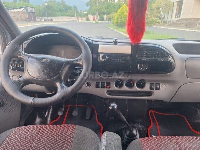 Ford Transit-13