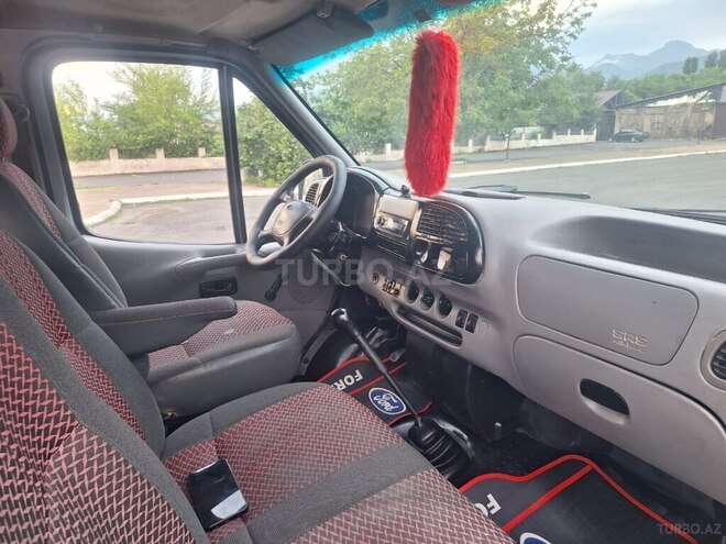 Ford Transit-15