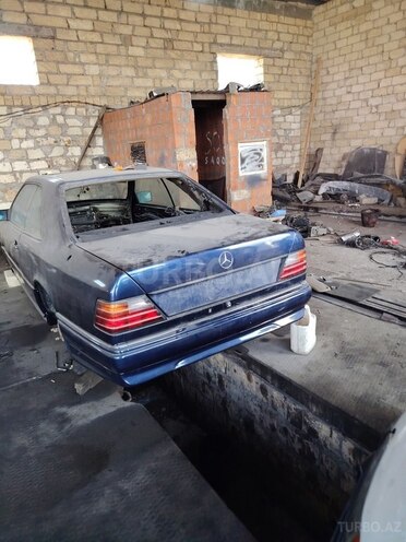 Mercedes E 220-2