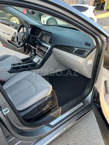 Hyundai Sonata-5