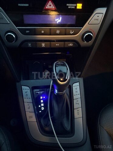 Hyundai Avante-13