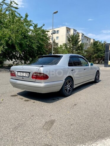 Mercedes E 240-3