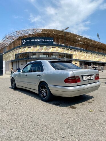 Mercedes E 240-2