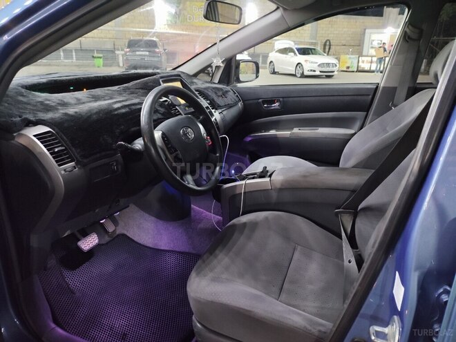 Toyota Prius-12