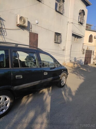 Opel Zafira-2