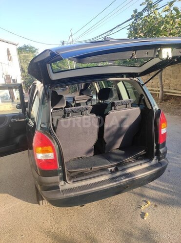 Opel Zafira-4