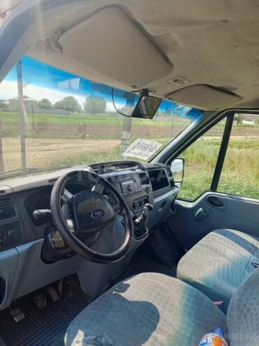 Ford Transit-3
