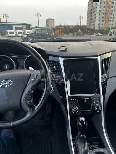 Hyundai Sonata-12