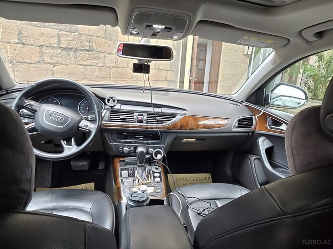 Audi A6-11