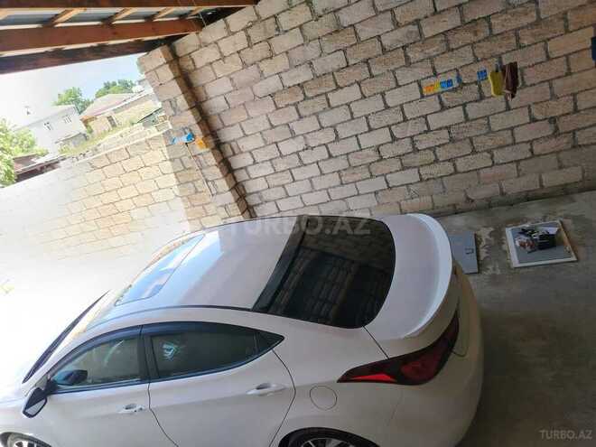 Hyundai Elantra-2