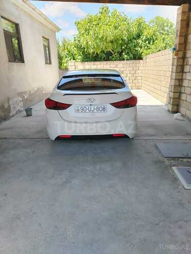 Hyundai Elantra-3