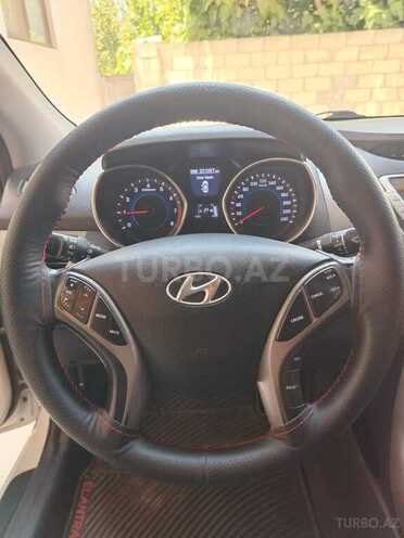 Hyundai Elantra-4