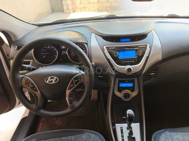 Hyundai Elantra-5