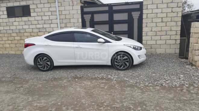 Hyundai Elantra-13