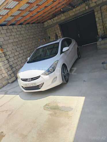 Hyundai Elantra-1