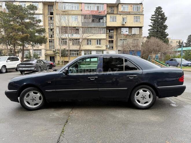 Mercedes E 320 4MATIC-4