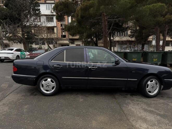 Mercedes E 320 4MATIC-2