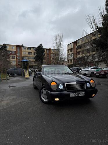 Mercedes E 320 4MATIC-1