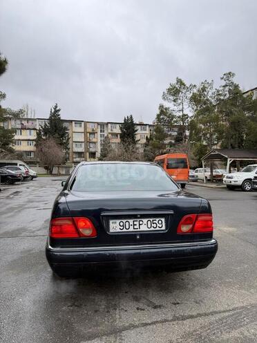 Mercedes E 320 4MATIC-7